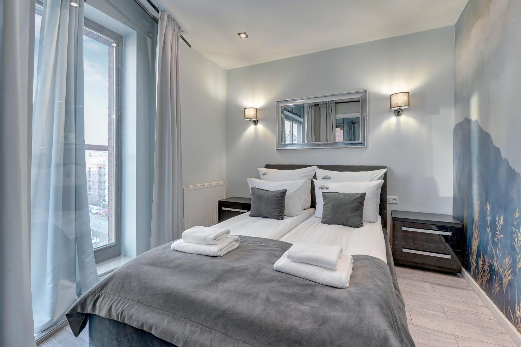 Waterlane Riverside Spa, Pool & Gym By Downtown Apartments Гданск Екстериор снимка