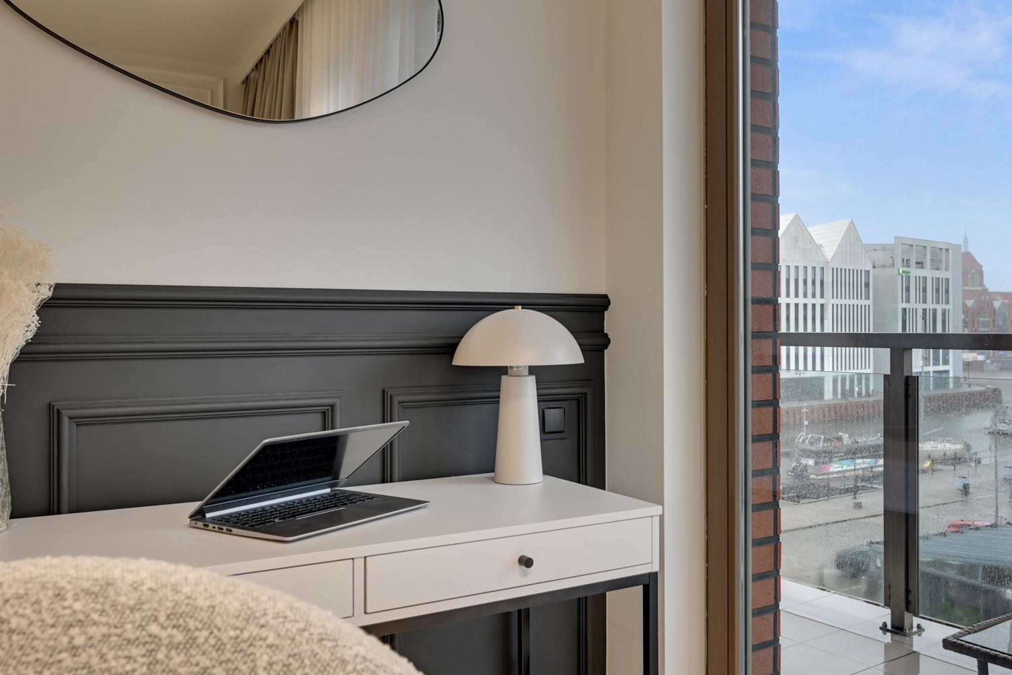 Waterlane Riverside Spa, Pool & Gym By Downtown Apartments Гданск Екстериор снимка