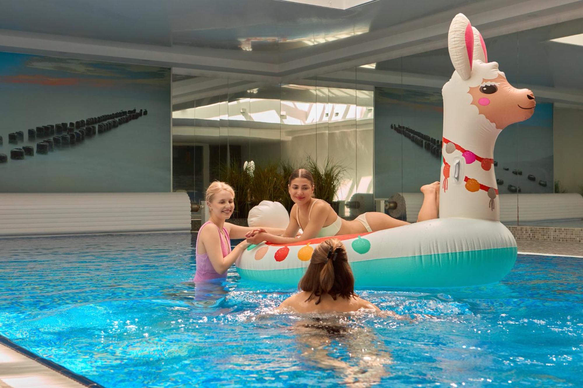 Waterlane Riverside Spa, Pool & Gym By Downtown Apartments Гданск Екстериор снимка